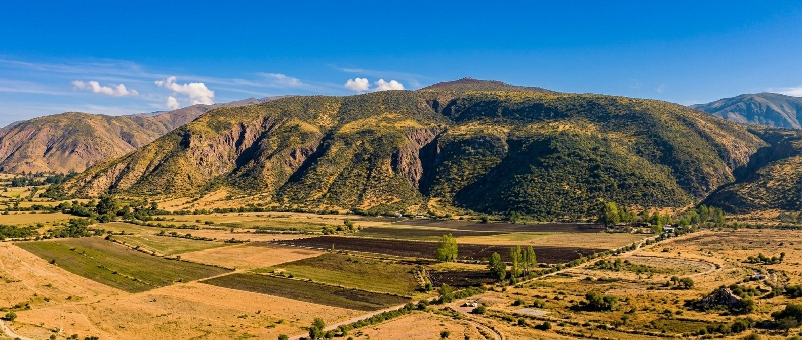 Panorámica del valle y cerros de Colina, Chile